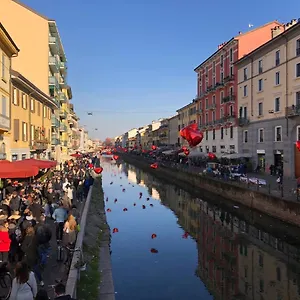 Romantici Navigli , Milano Italia